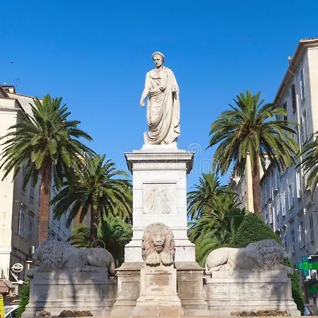 Apartment T2 Au Coeur De La Rue Fesch *